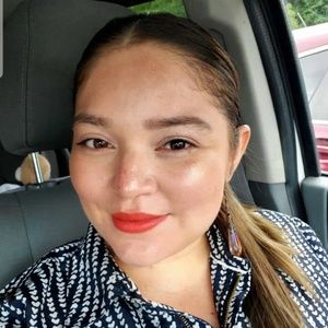 Meet your Posher, Adela